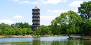小伙在建筑工地上收到北大录取通知书:正在拌砂浆