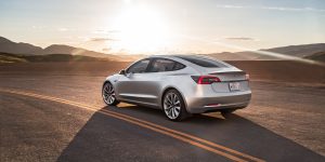 特斯拉Model 3高清官图公布:设计极简 配15英寸大号iPad